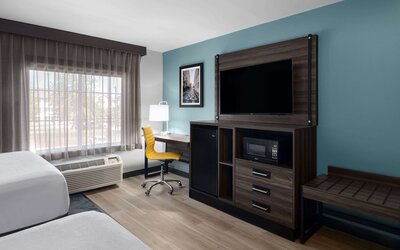 La Quinta Inn & Suites by Wyndham Greensboro NC