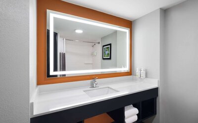 La Quinta Inn & Suites by Wyndham Greensboro NC