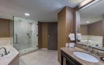 Sheraton Greensboro at Four Seasons