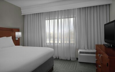 Courtyard by Marriott Greensboro Airport