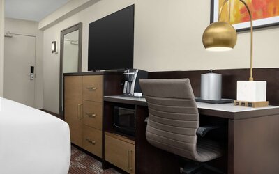 DoubleTree by Hilton Greensboro Airport