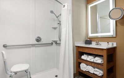 DoubleTree by Hilton Greensboro Airport