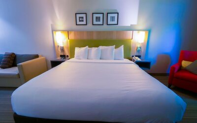 Country Inn & Suites by Radisson, Burlington (Elon), NC