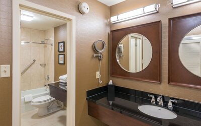 Sheraton Harrisburg Hershey Hotel