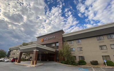 La Quinta Inn & Suites by Wyndham Harrisburg Airport Hershey