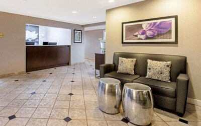 La Quinta Inn & Suites by Wyndham Harrisburg Airport Hershey