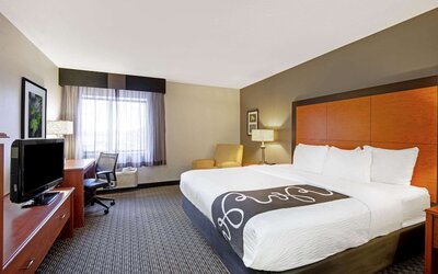 La Quinta Inn & Suites by Wyndham Harrisburg Airport Hershey