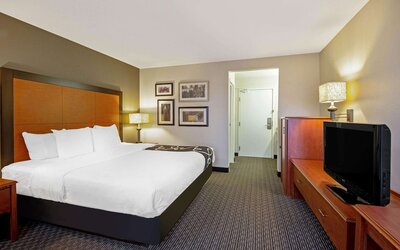 La Quinta Inn & Suites by Wyndham Harrisburg Airport Hershey