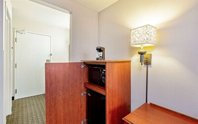La Quinta Inn & Suites by Wyndham Harrisburg Airport Hershey