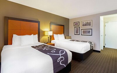 La Quinta Inn & Suites by Wyndham Harrisburg Airport Hershey