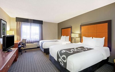 La Quinta Inn & Suites by Wyndham Harrisburg Airport Hershey