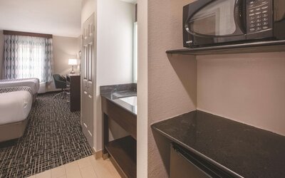 La Quinta Inn & Suites by Wyndham New Cumberland-Harrisburg