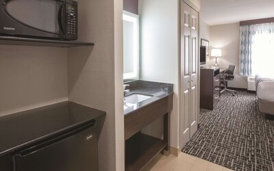 La Quinta Inn & Suites by Wyndham New Cumberland-Harrisburg