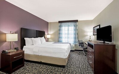 La Quinta Inn & Suites by Wyndham New Cumberland-Harrisburg