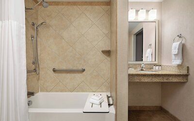 Delta Hotels by Marriott Helena Colonial