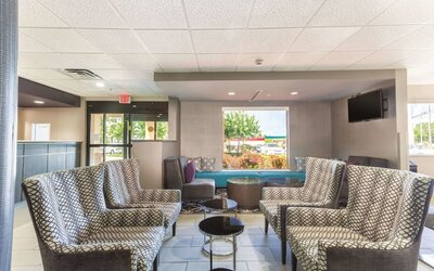La Quinta Inn & Suites by Wyndham Jackson Airport/Pearl