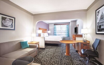 La Quinta Inn & Suites by Wyndham Jackson Airport/Pearl