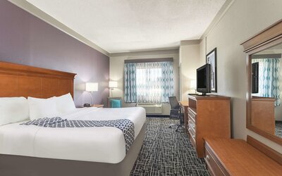 La Quinta Inn & Suites by Wyndham Jackson Airport/Pearl