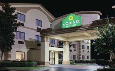 La Quinta Inn & Suites by Wyndham Jackson Airport/Pearl