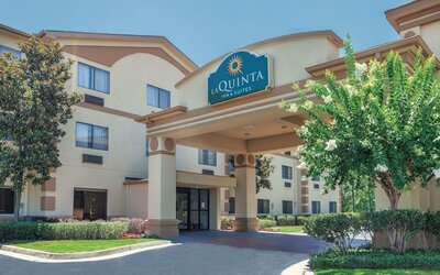 La Quinta Inn & Suites by Wyndham Jackson Airport/Pearl