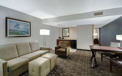Embassy Suites by Hilton Jacksonville Baymeadows