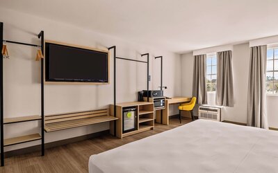 B&B HOTEL Jacksonville Airport – Newly Renovated!