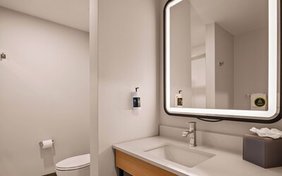 B&B HOTEL Jacksonville Airport – Newly Renovated!