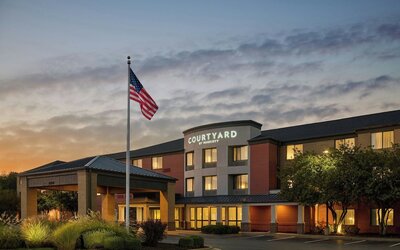 Courtyard by Marriott Kansas City Shawnee