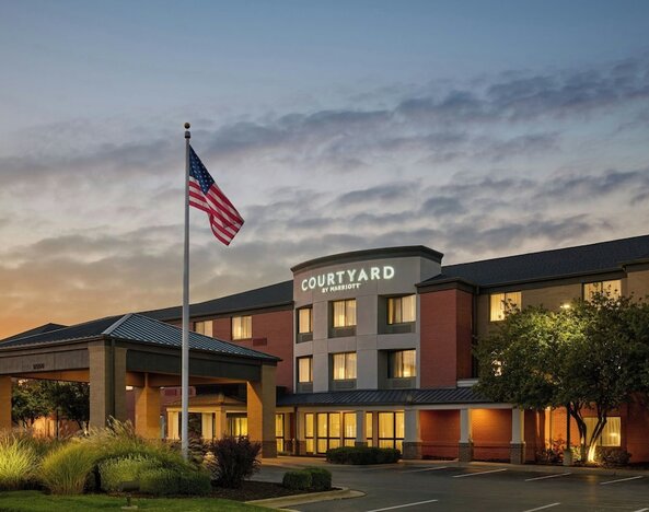 Courtyard by Marriott Kansas City Shawnee