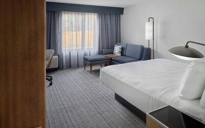 Courtyard by Marriott Kansas City Shawnee