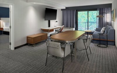 Courtyard by Marriott Kansas City Shawnee