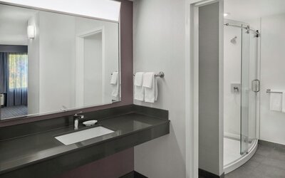 Courtyard by Marriott Kansas City Shawnee