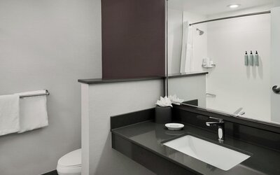 Courtyard by Marriott Kansas City Shawnee