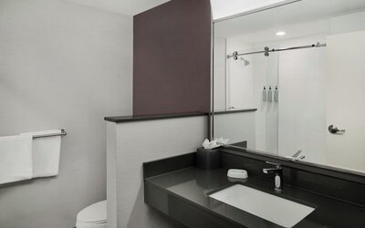 Courtyard by Marriott Kansas City Shawnee