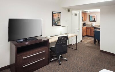 Residence Inn by Marriott Kansas City Country Club Plaza