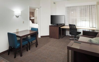 Residence Inn by Marriott Kansas City Country Club Plaza