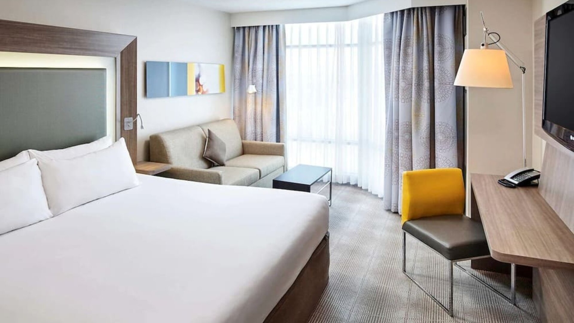 Day use room with natural light at Novotel Toronto North York.