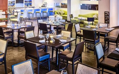 Dining room and meeting space at Novotel Toronto North York.