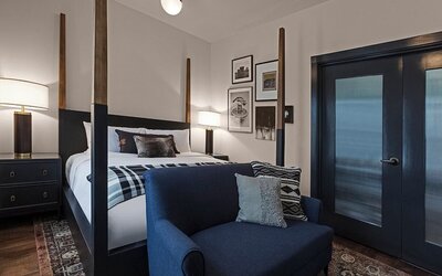 Crossroads Hotel
