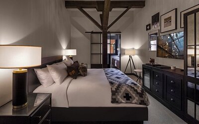 Crossroads Hotel