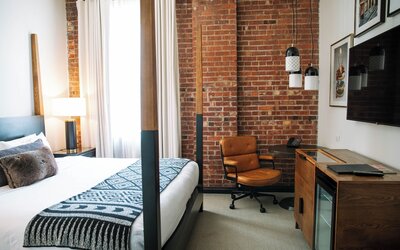 Crossroads Hotel