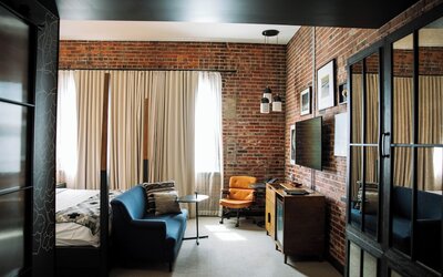 Crossroads Hotel