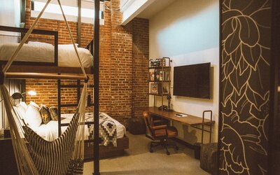 Crossroads Hotel