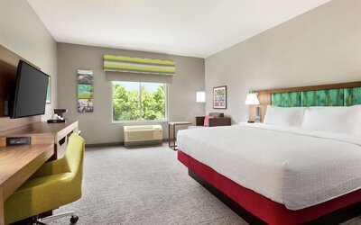 Day use room with TV at Hampton Inn & Suites Miami Kendall. 