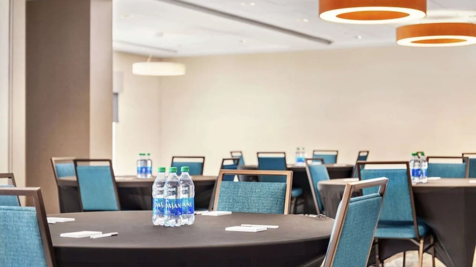 Professional meeting room at Hampton Inn & Suites Miami Kendall. 