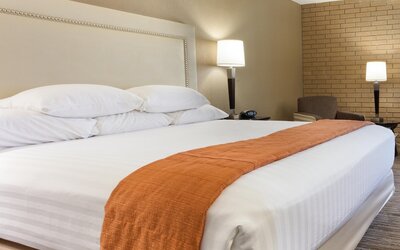 Drury Inn & Suites Kansas City Airport