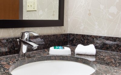 Drury Inn & Suites Kansas City Airport