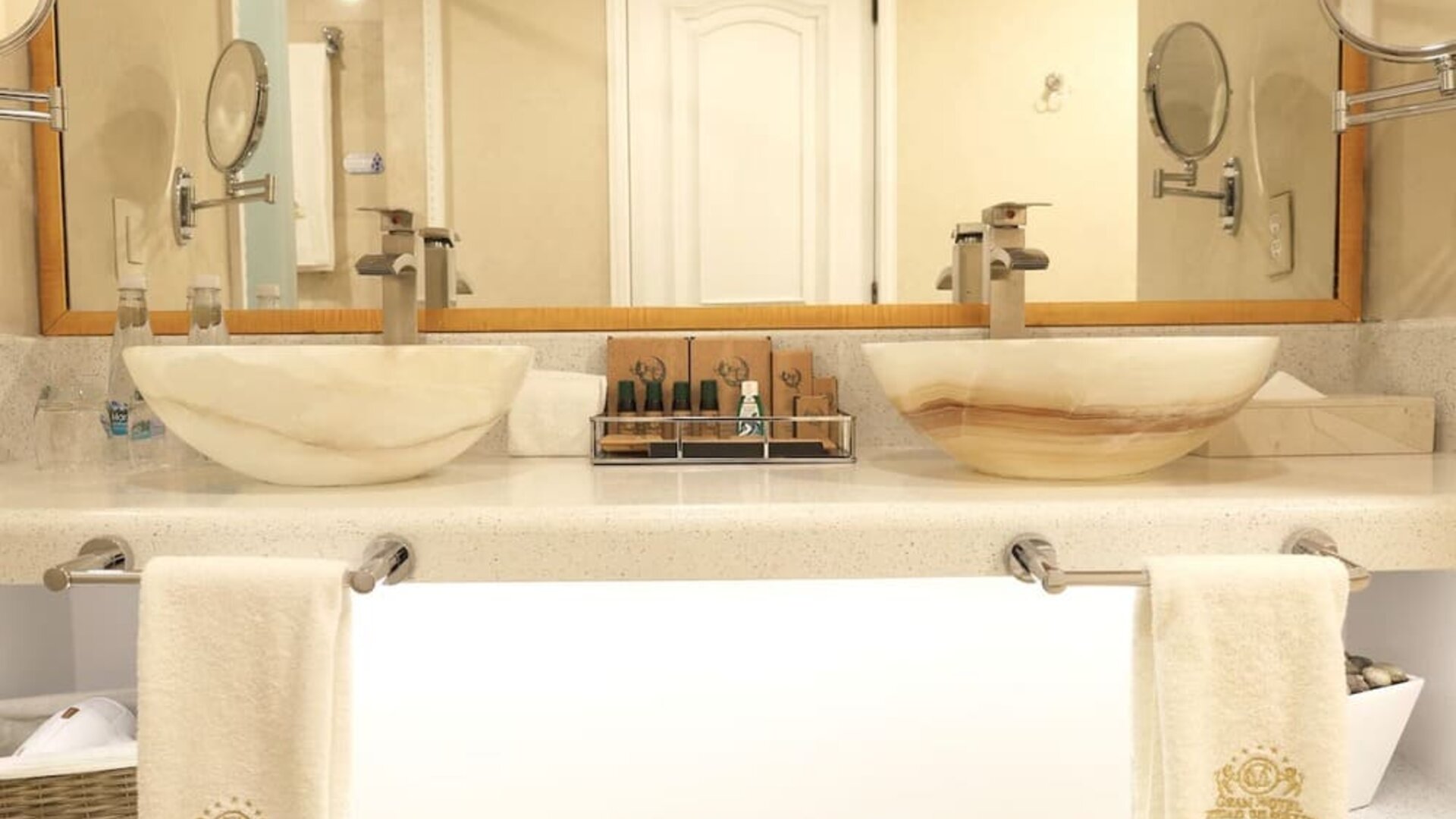 Guest bathroom with shower at Gran Hotel de la Ciudad de México.