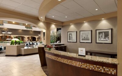 Embassy Suites by Hilton Kansas City International Airport