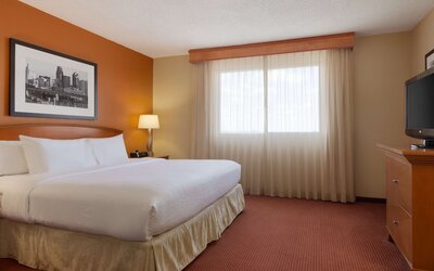 Embassy Suites by Hilton Kansas City International Airport